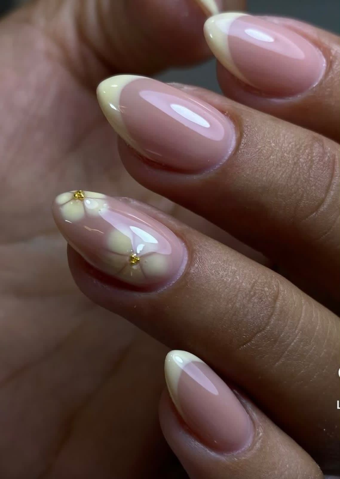 Pistachio Cream Press-On Nails