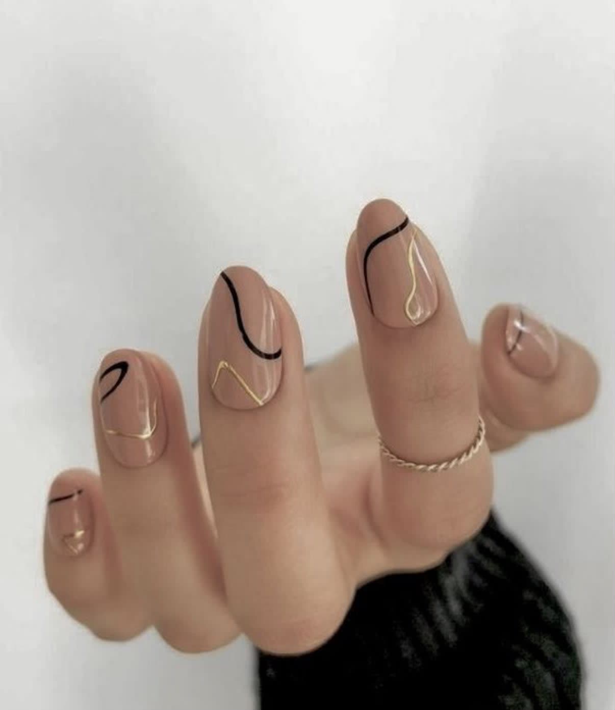 Golden Swirl Minimalist Press-On Nails